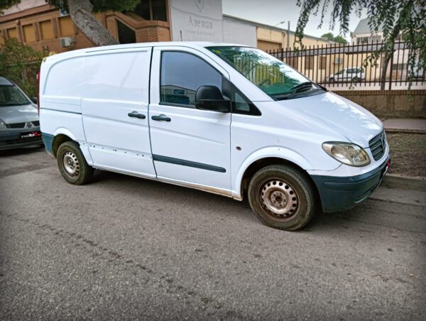 Foto de MERCEDES VITO 109 2.1 D FGO., imagen 2