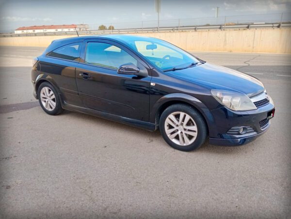 Foto de OPEL ASTRA GTC 1.7 D c, imagen 3