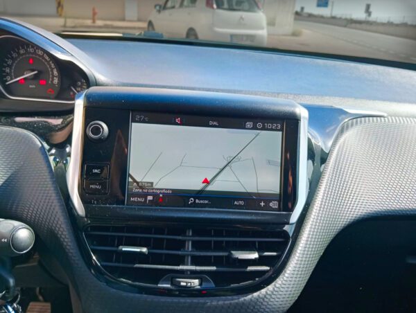 Foto de PEUGEOT 208 1.6 HDI, imagen 6