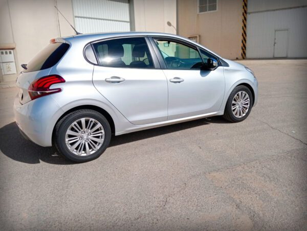 Foto de PEUGEOT 208 1.6 HDI, imagen 3