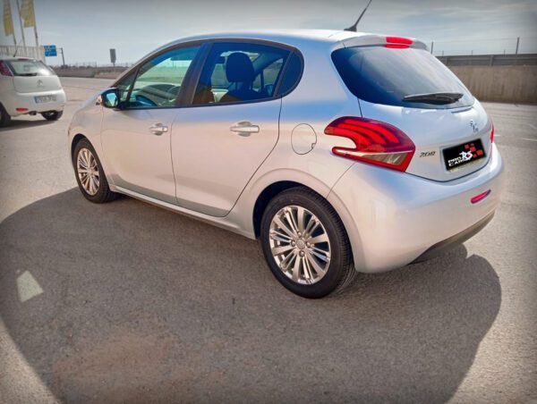 Foto de PEUGEOT 208 1.6 HDI, imagen 4