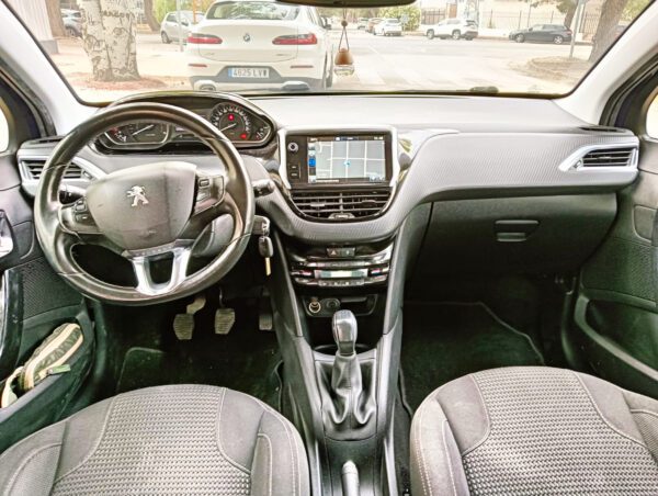 Foto de PEUGEOT 208 1.6 HDI, imagen 6