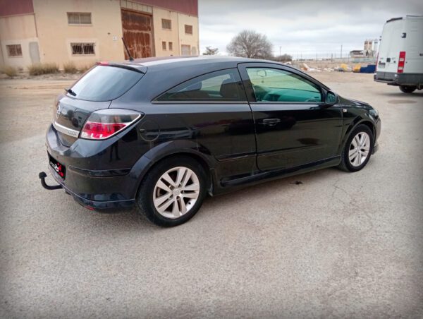 Foto de OPEL ASTRA GTC 1.7 D c, imagen 4