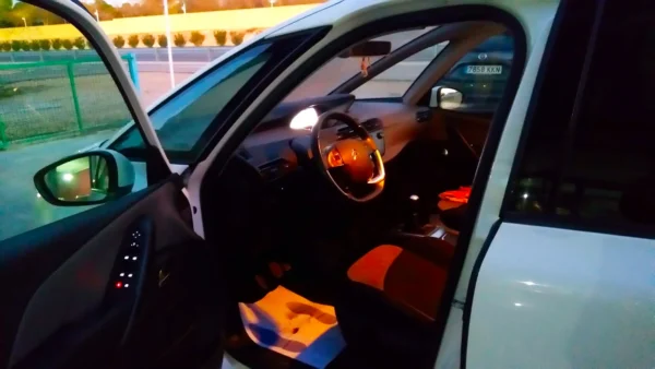Foto de CITROEN C-4 PICASSO VTI 1.6, imagen 5